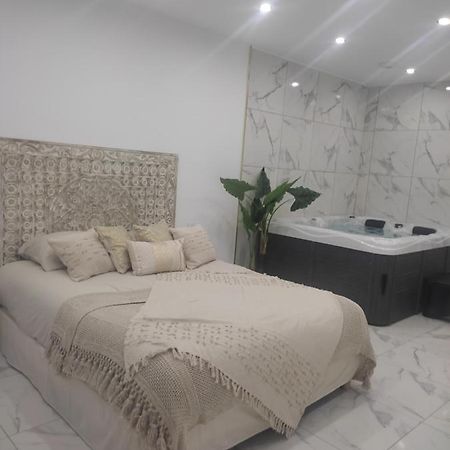 Spa Nessa Saint-Andiol Екстериор снимка